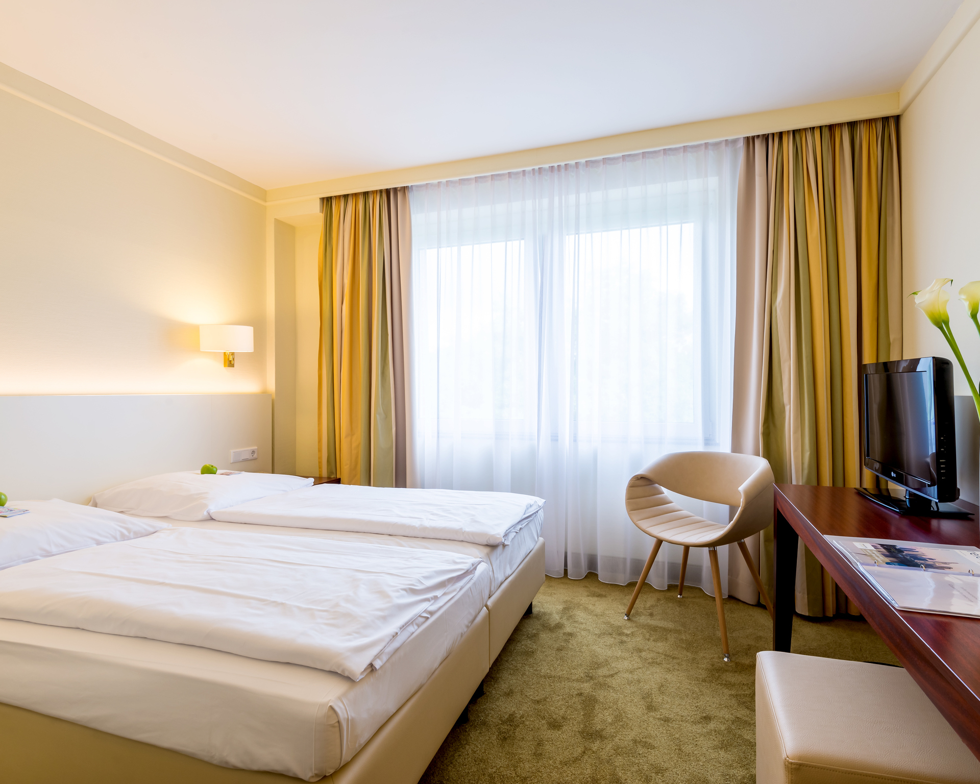 Herzlich Willkommen im Standarddoppelzimmer Herzlich Willkommen im Standarddoppelzimmer